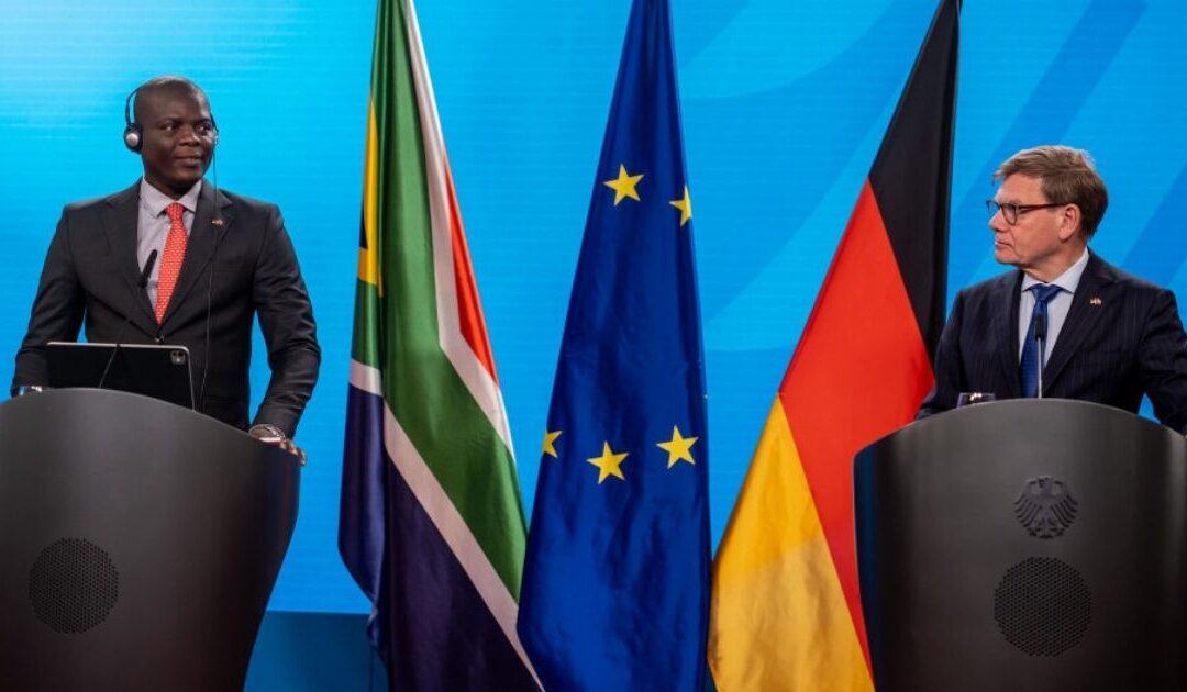 Lamola hoed in die hand in Duitsland, maar preek oor G20 en vrede