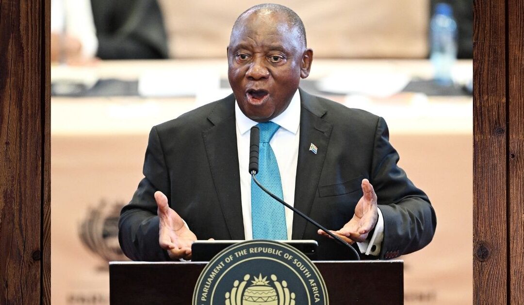 Opposisiepartye druk dat Ramaphosa moet bedank